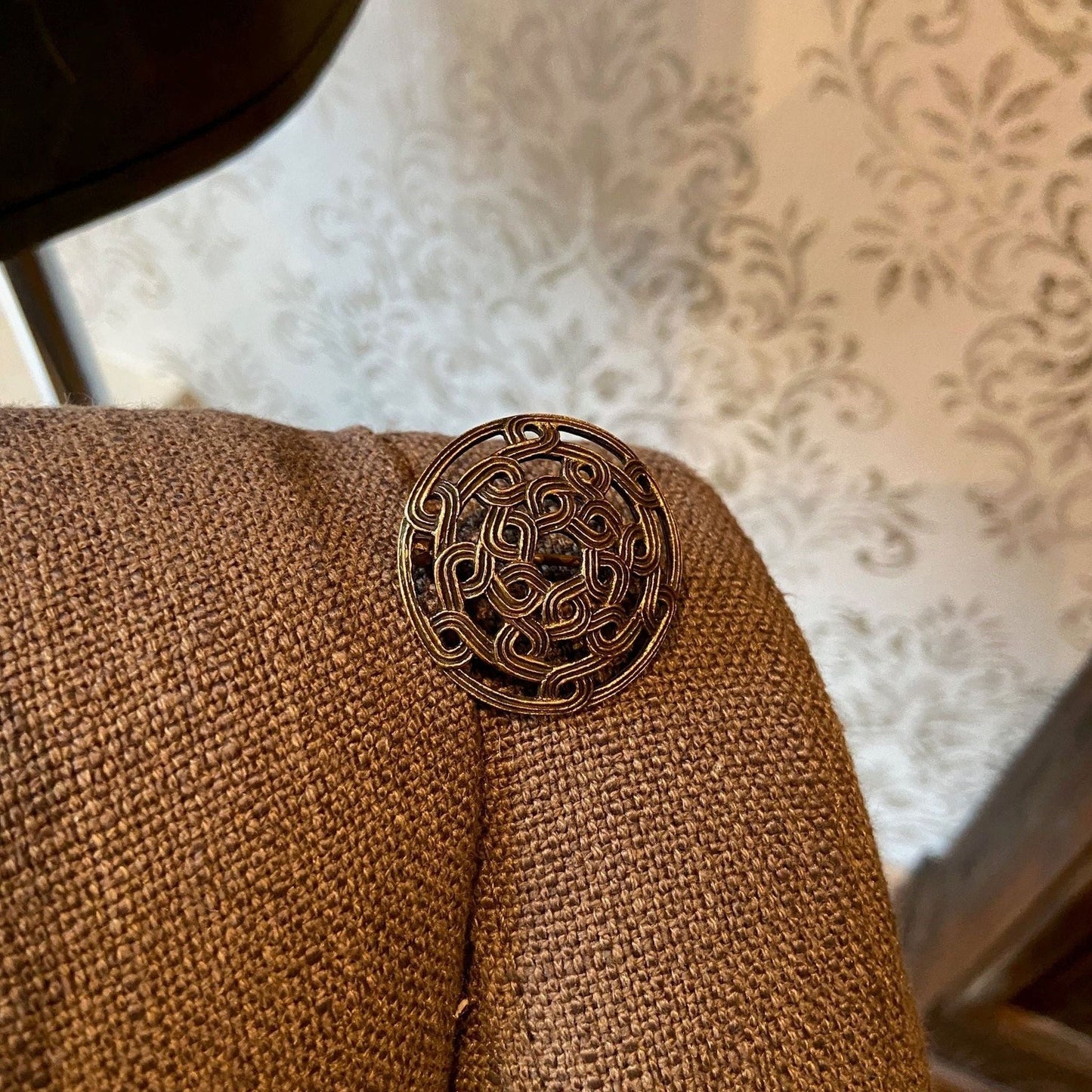 Brosche Knotenmuster