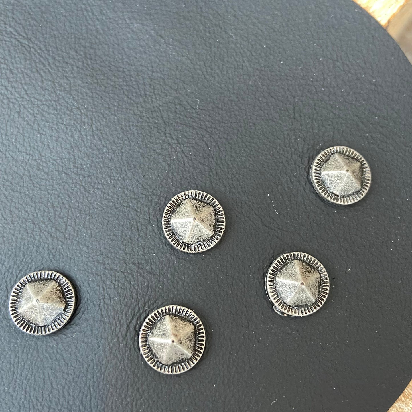 Kegel diverse Grössen und Mengen.