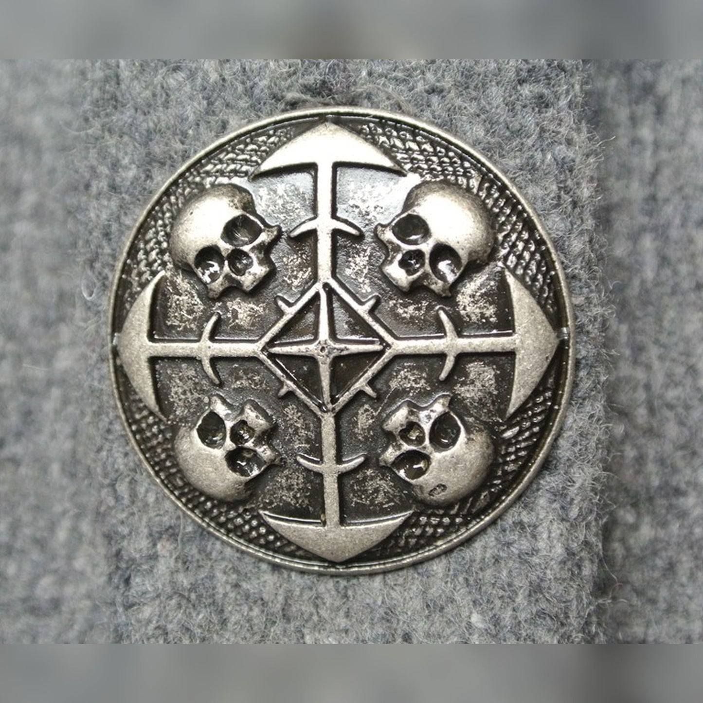 Schild Totenkopf