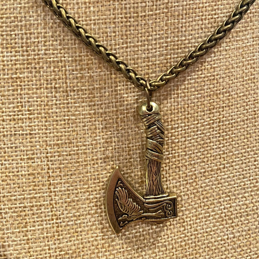 Halskette mit Axt