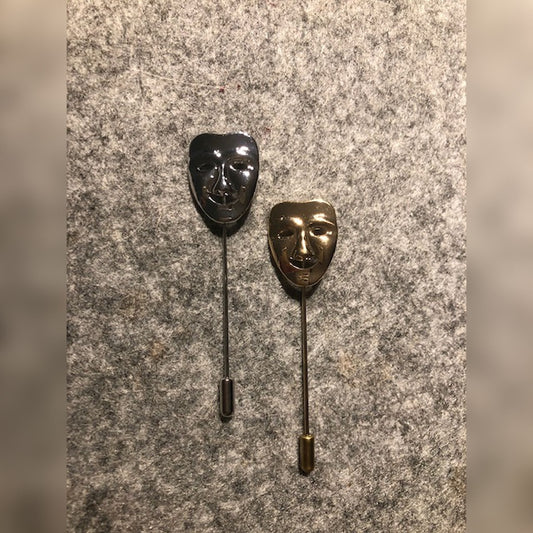 Anstecknadel Maske
