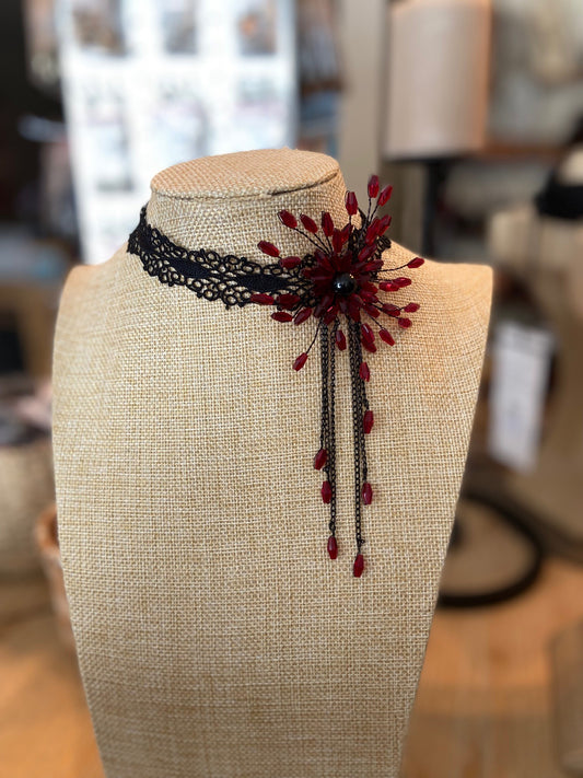 Halsband Spitze Amaryllis