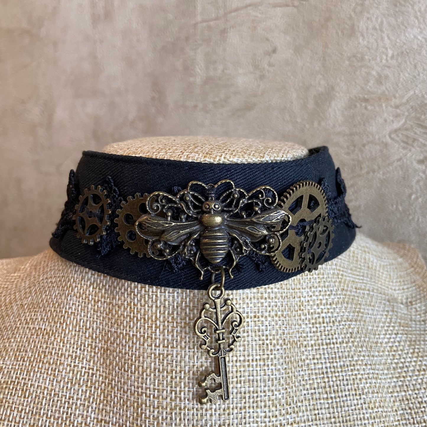 Halsband mit Schlüssel