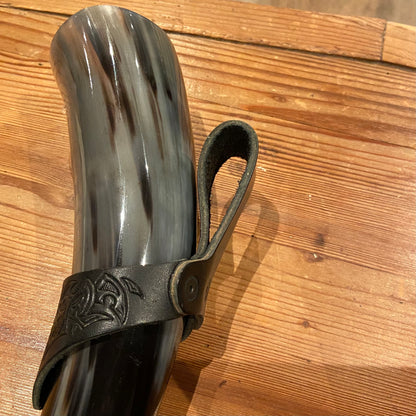 Trinkhorn mit Gurthalter