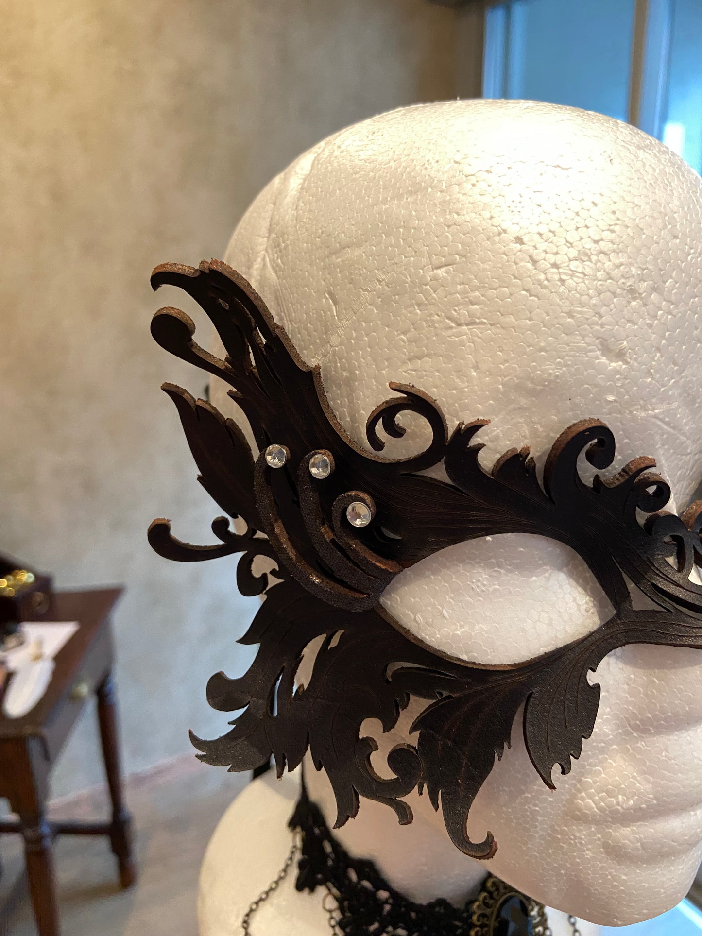 Schmetterlingsmaske aus Leder