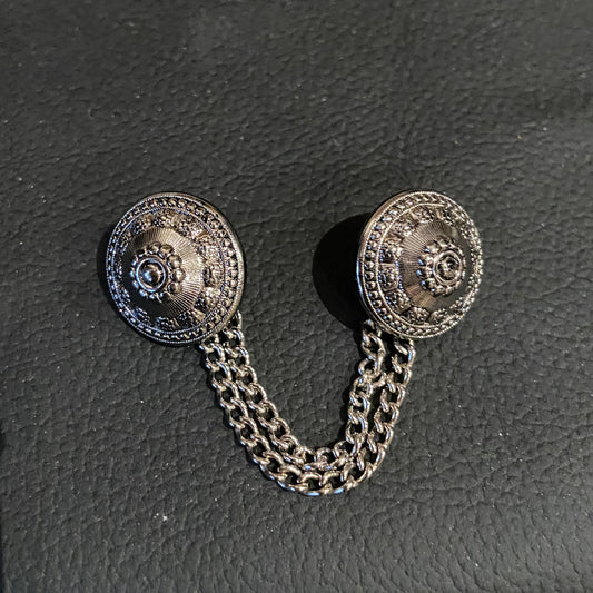 Knopf mit Kette Trachten