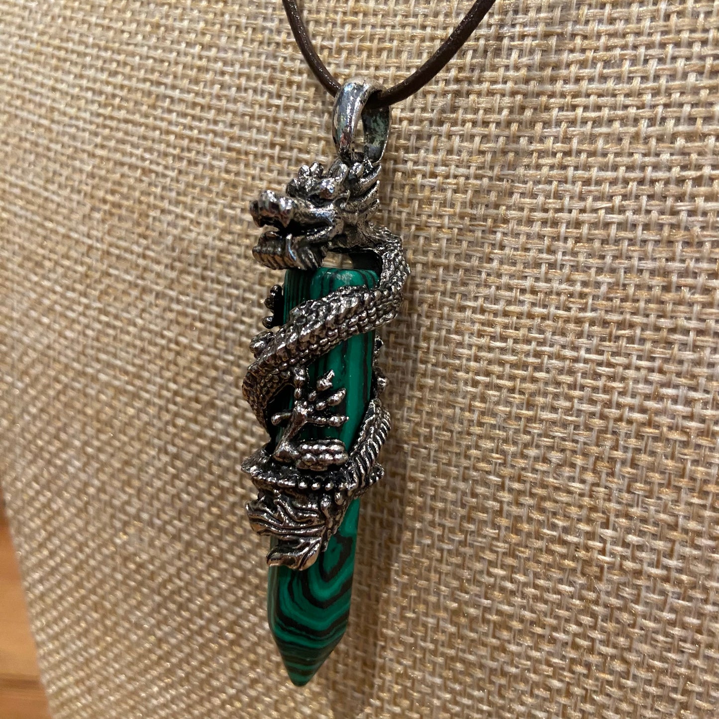 Pendel Drachen mit Stein