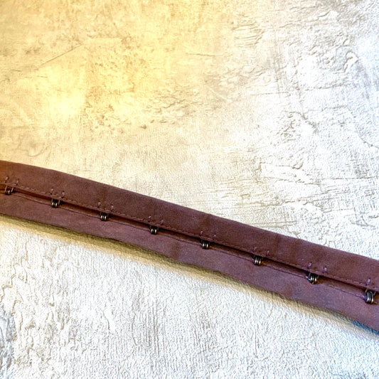 Miederband mit Oesen