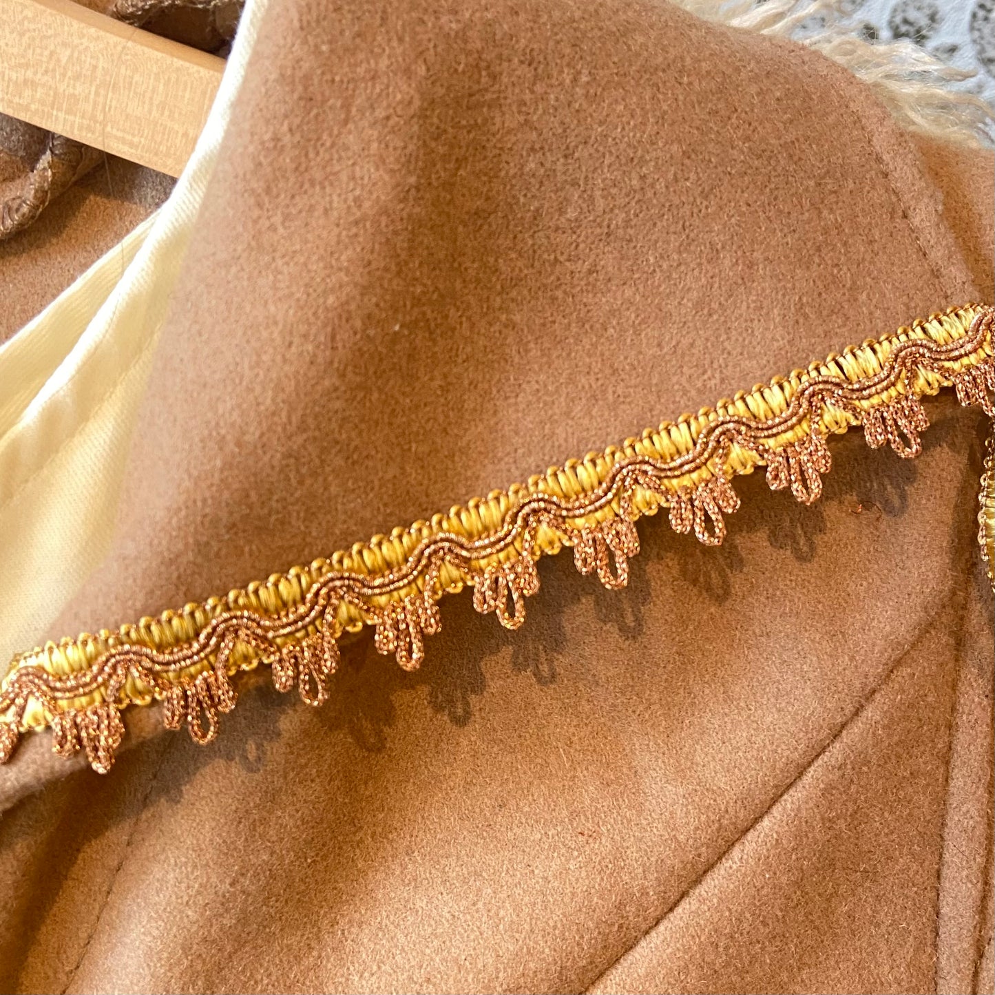 Posament mit Schlaufen