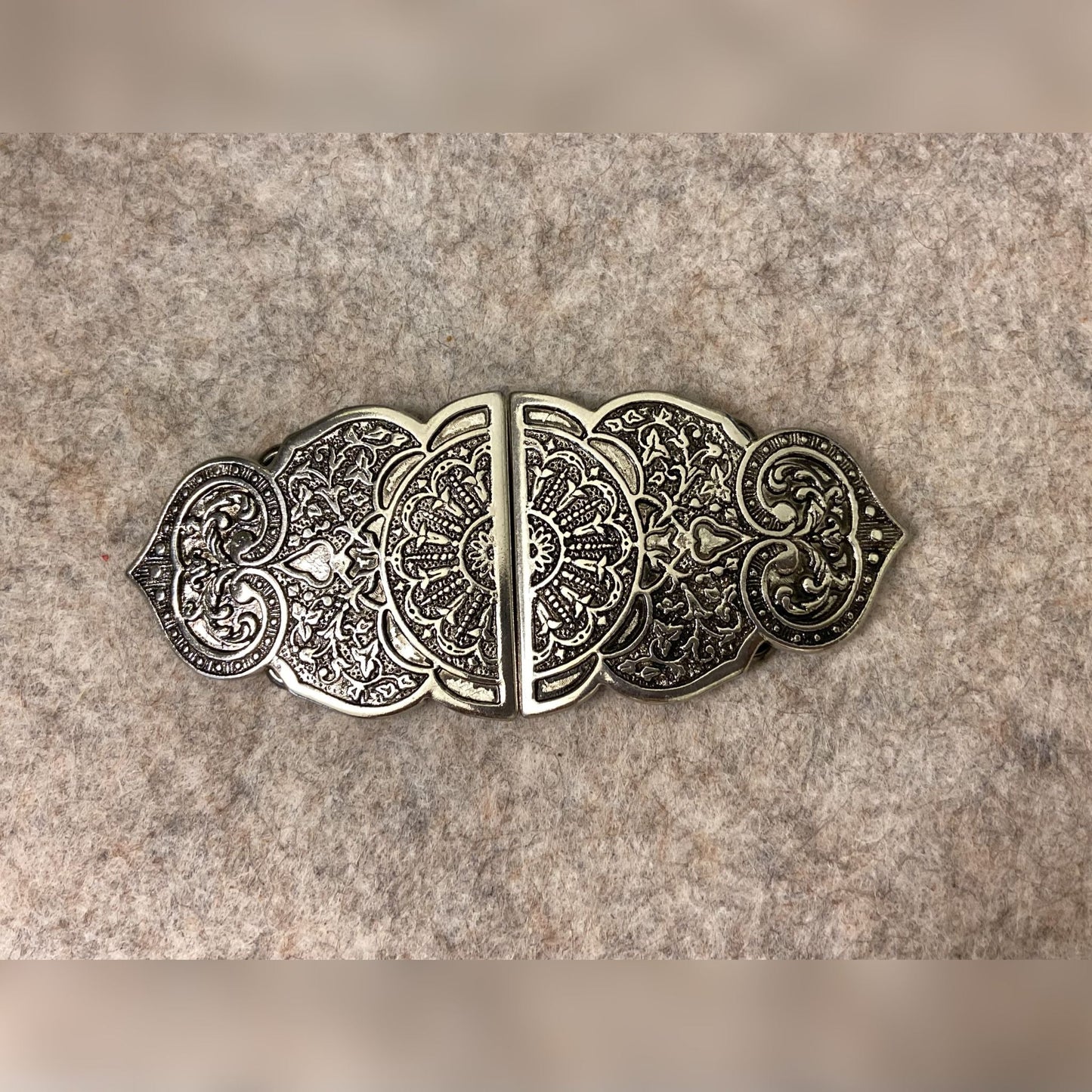 Verschluss Herz Trachten