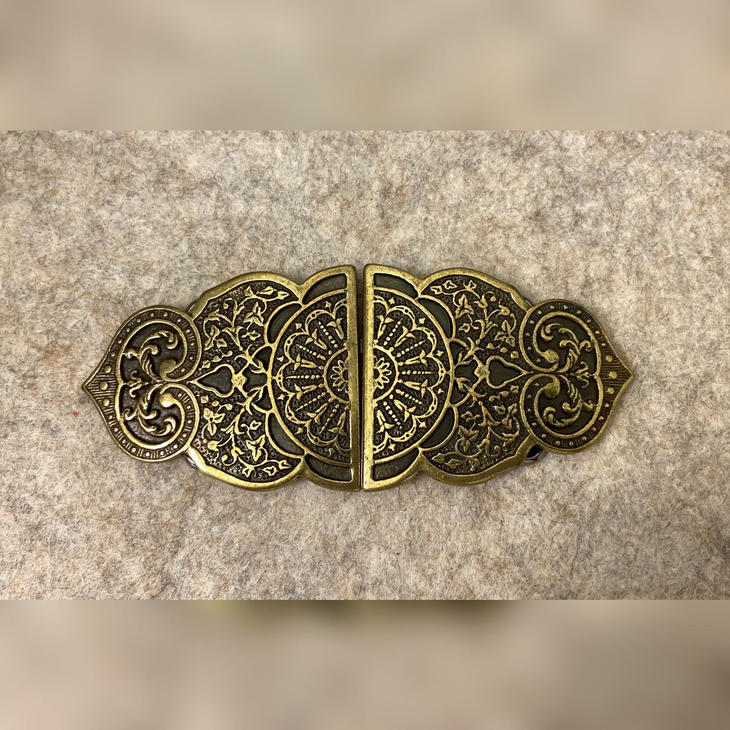 Verschluss Herz Trachten